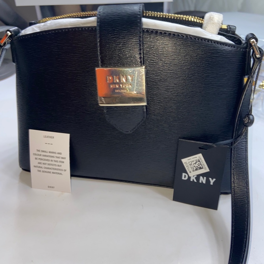 BRAND NEW DKNY CROSS BODY PURSE